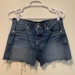 BDG Women’s‎ boy friend low rise frayed hem button front size 24 denim shorts